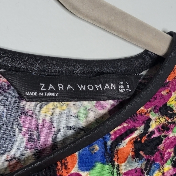 Zara Women Small Short  Hi-Low Sleeve Shirt with Bright Pattern & Button Up Back - Picture 10 of 13